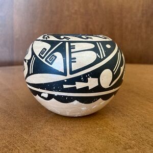 Acoma Pottery Loretta-Tosa Vintage small vase / seed pot